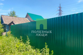 Продам дом с участком на первой линии, с возможностью перевода в коммерческую недвижимость.