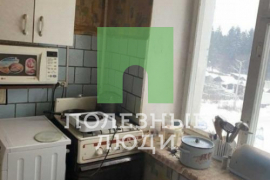 продам 3 к кв состояние среднее , рядом остановка общ транспорта магазины 