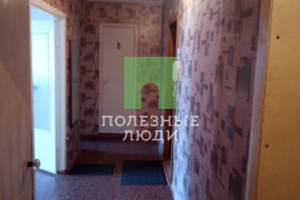 продам светлую уютную квартиру , рядом вся инфраструктура дет сад во дворе , квартира освобождена полностью  готова к продаже .