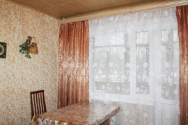 В продаже отличная ПРОСТОРНАЯ 3-х комнатная квартира в мкр.ГРЭС для большой семьи.