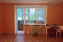 продам трехкомнатную квартиру