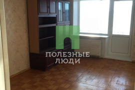 продам 2 к кв холмогорова 70